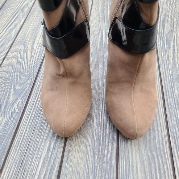 Taupe Tan Black Stiletto Ankle Booties - Picture 4 of 9